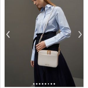 (Brand new) Charles & Keith Chunky Chain Handle Two-Way Zip Crossbody Bag